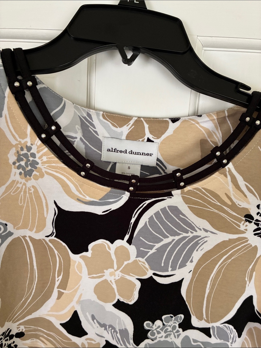 Alfred Dunner Black Floral Short-Sleeve Top. Size S. - Picture 3 of 8